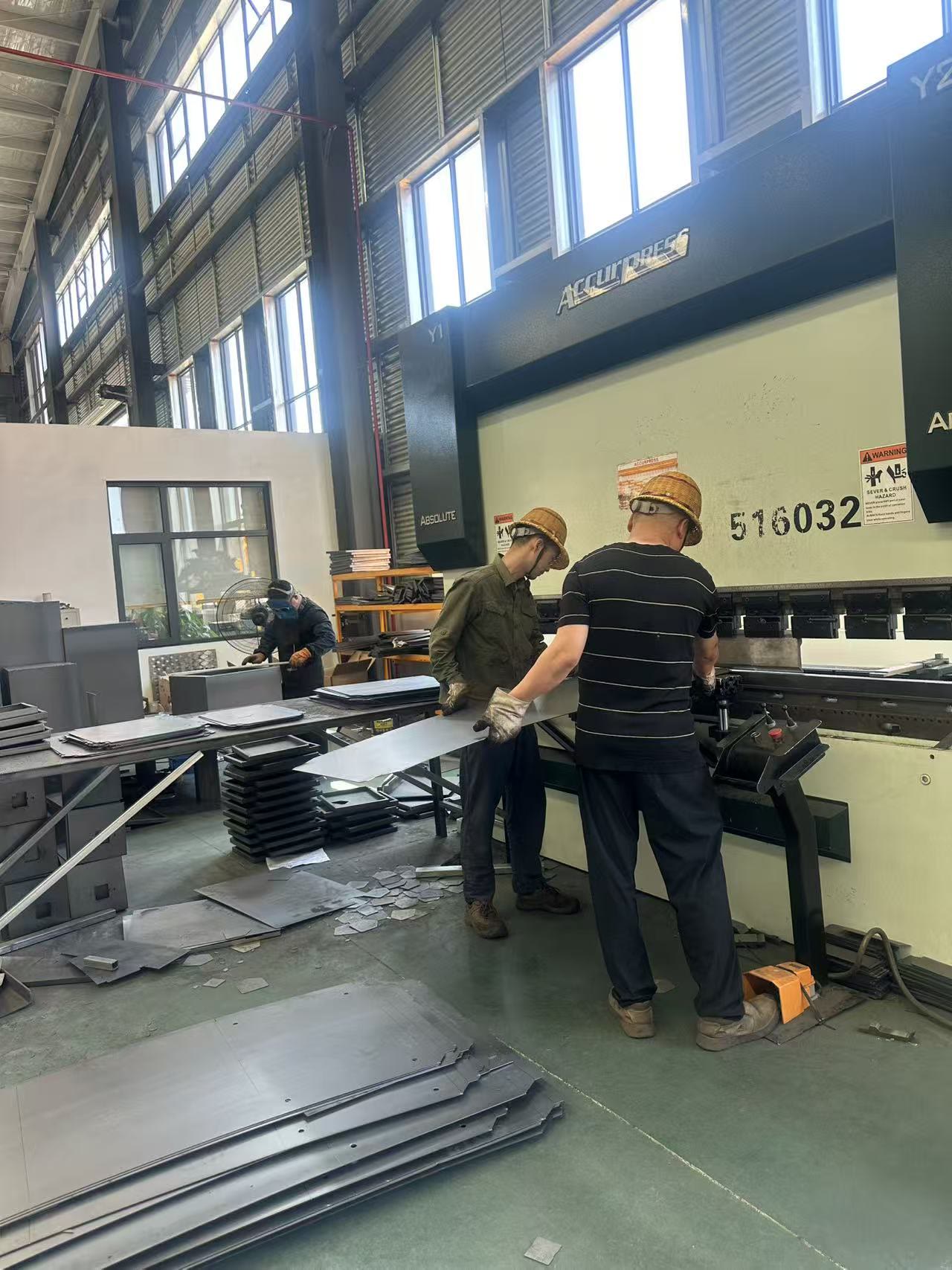 Skilled Worker & Bending Machine